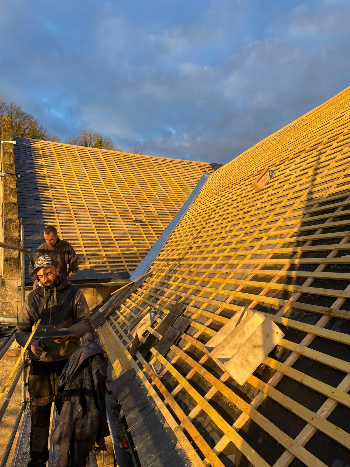 Pose ardoise chantier couverture